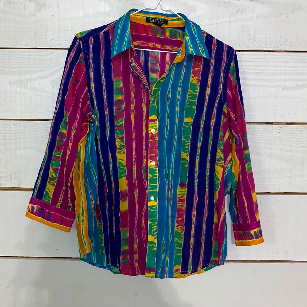 This is a beautiful Ralph Lauren multicolor shirt.